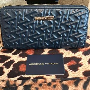 NEW!! Ladies Wallet by Adrienne Vittadini